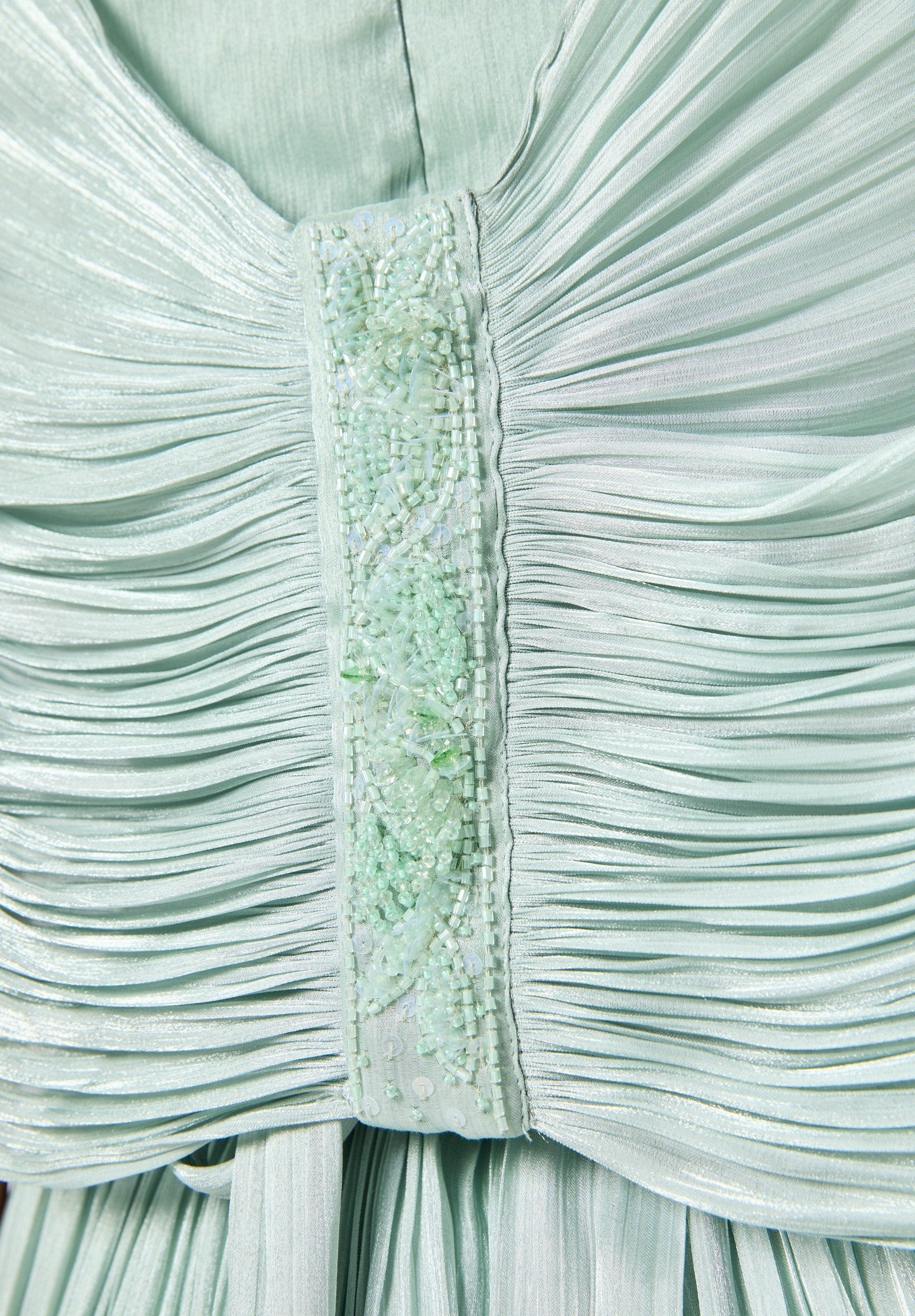 Beautiful Off shoulder Silk Dress With Ruched details On The Body