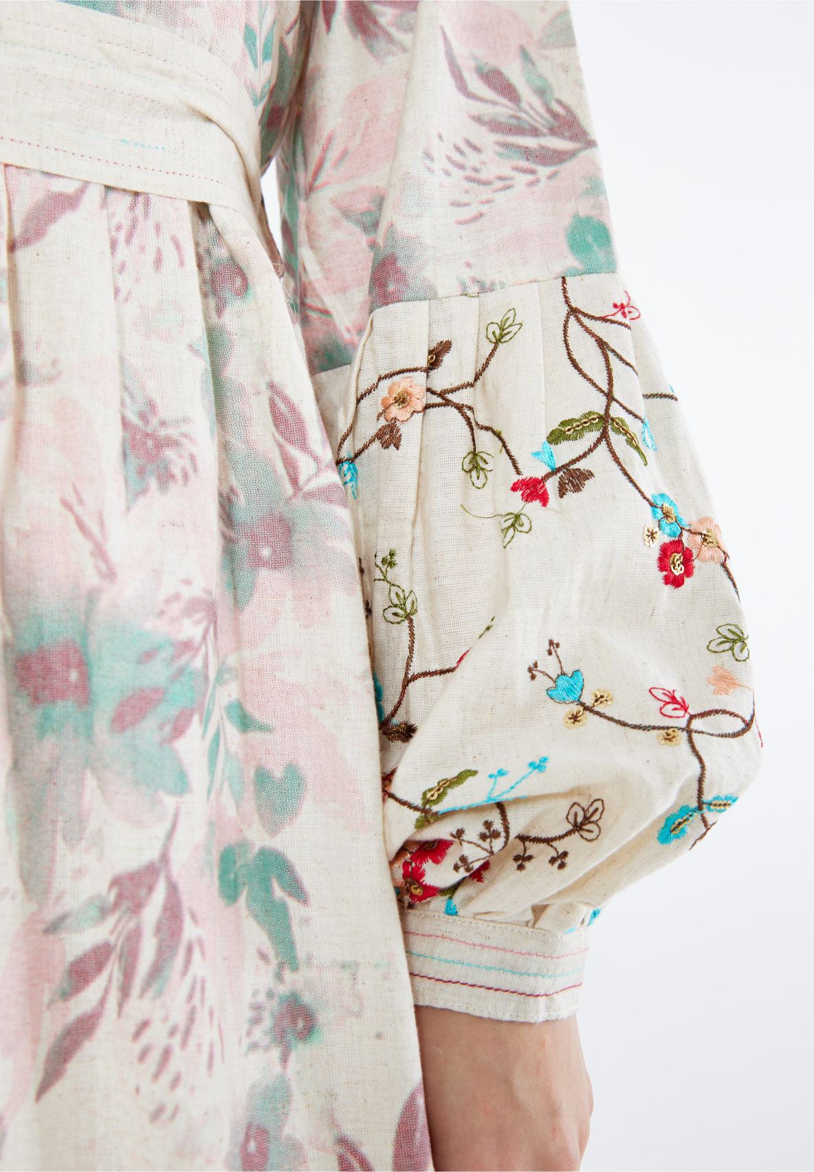 Beautiful Printed Long Dress With Round Neckline And Long Sleeves