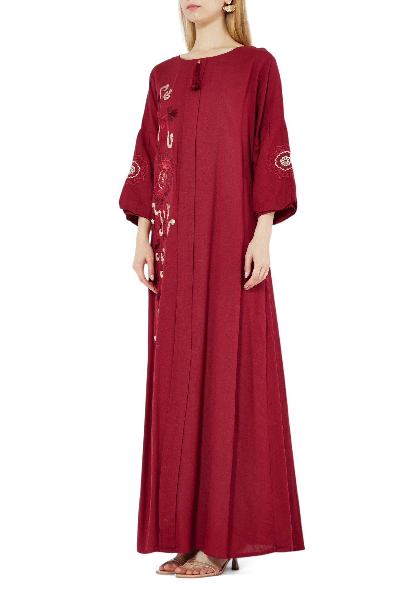Beautiful Embroidered Long Dress With Round Neckline And Long Sleeves
