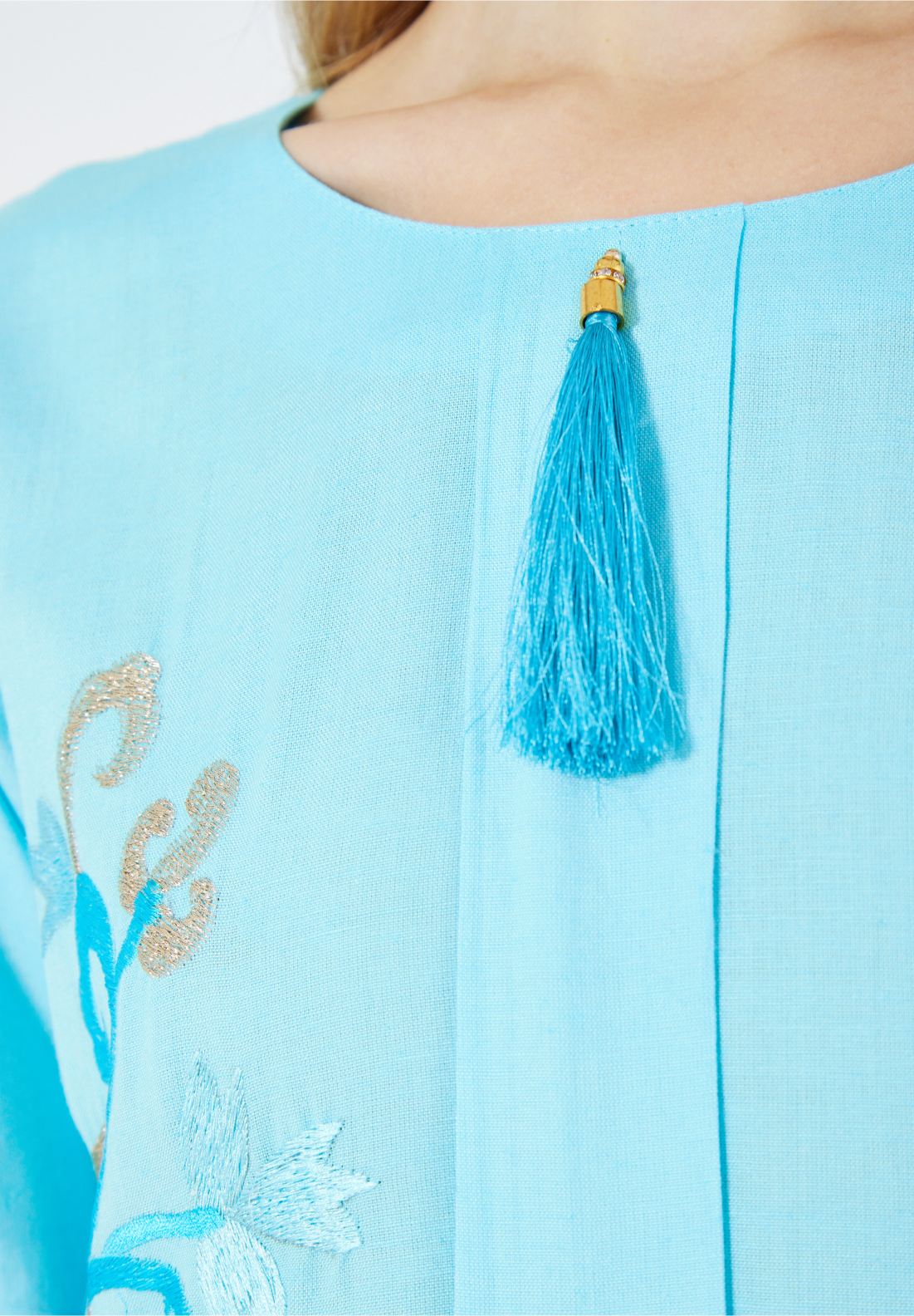 Beautiful Embroidered Long Dress With Round Neckline And Long Sleeves