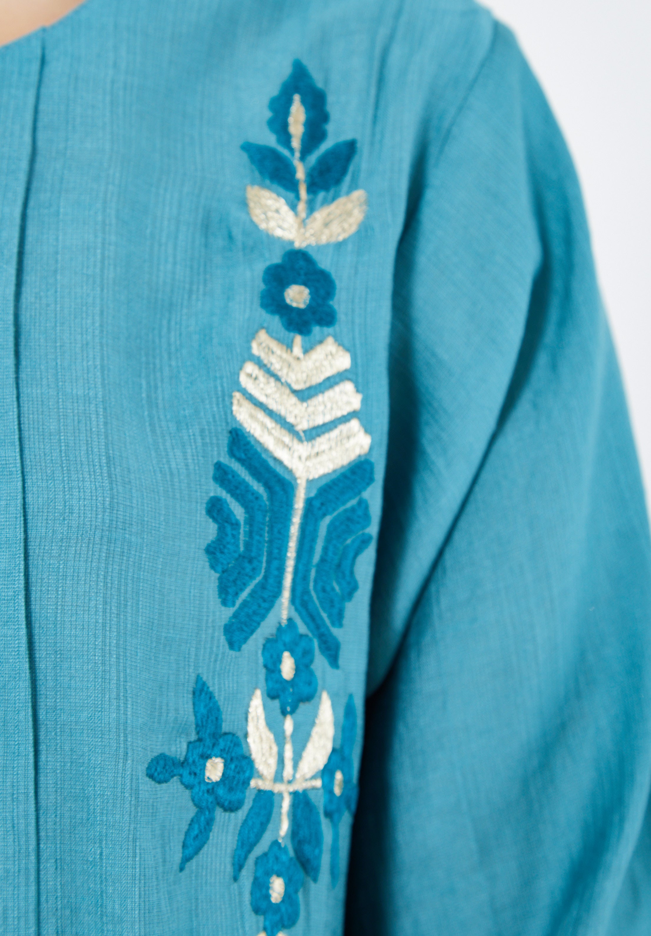 Beautiful Embroidered Pleat Detailed Long Dress With Round Neckline And Long Sleeves