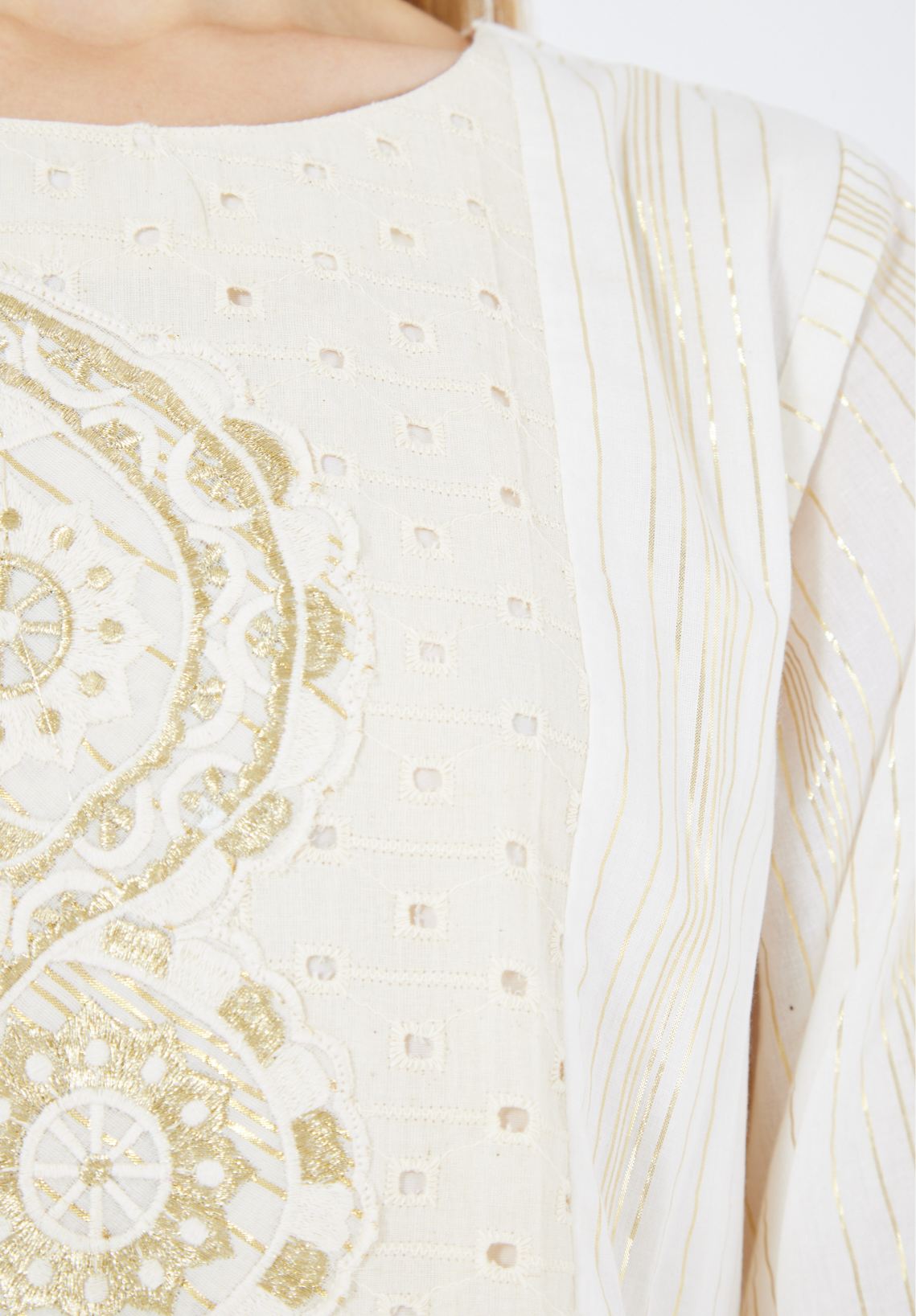 Beautiful Embroidered Long Dress With Round Neckline And Long Sleeves