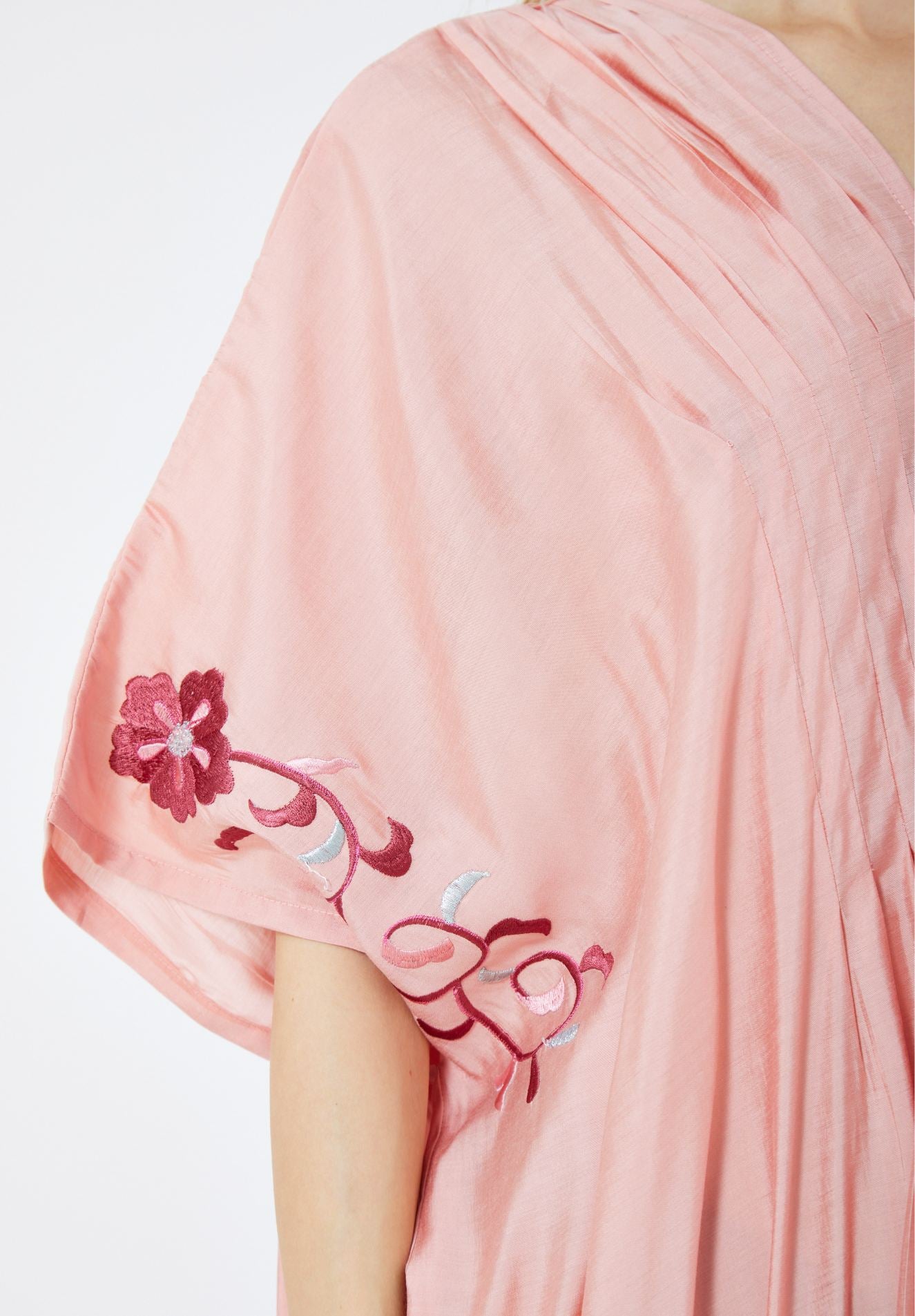 Stunning Embroidered Jalabiya With V-Neckline And Draped Sleeves