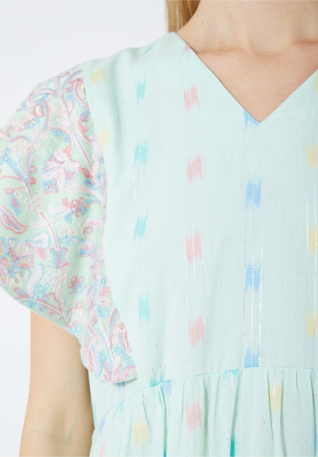 Beautiful Embroidered Midi Dress With V-Neckline With Ruffled Sleeves