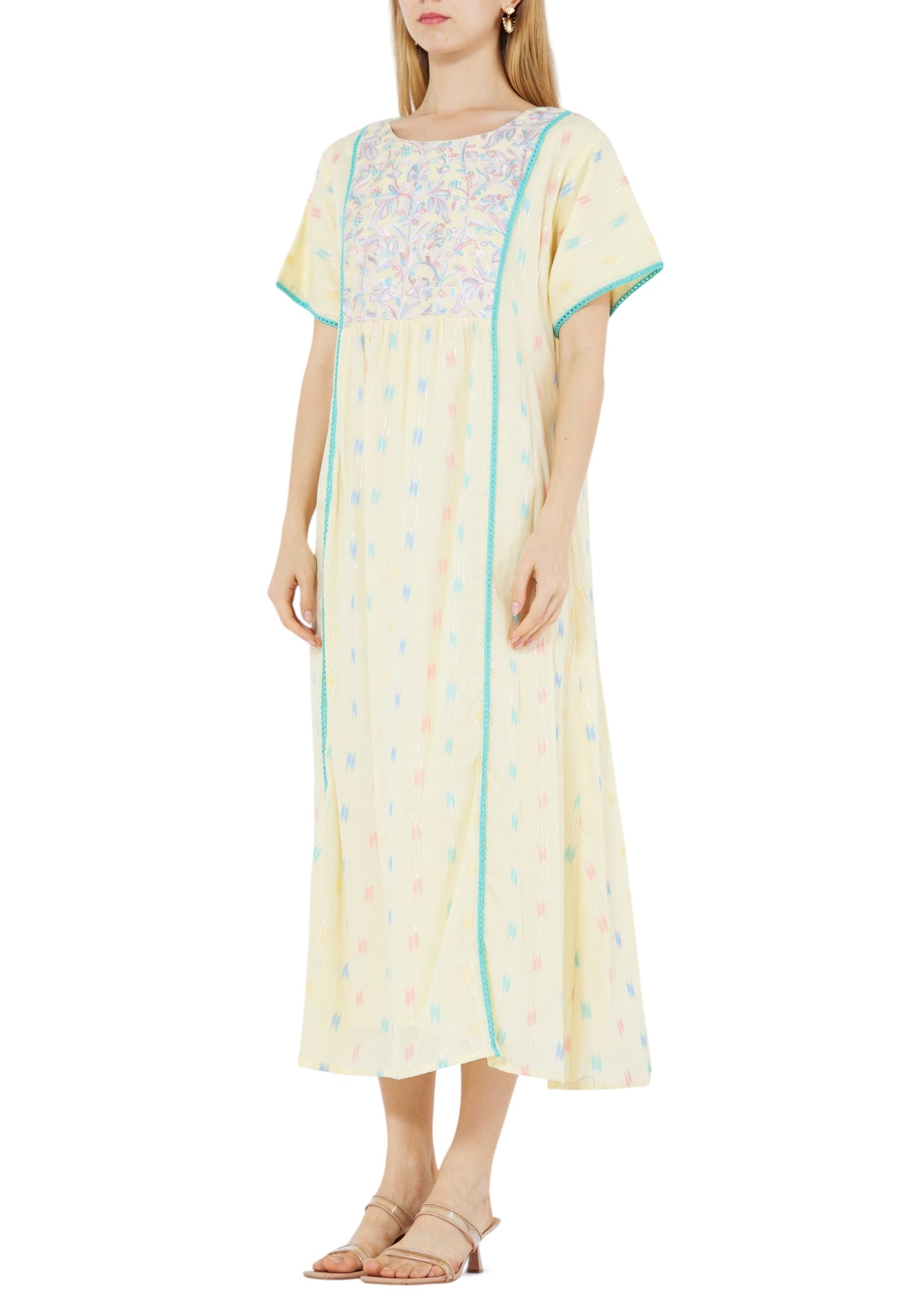 Stunning Embroidered Midi Dress With Round Neckline With Short Sleeves