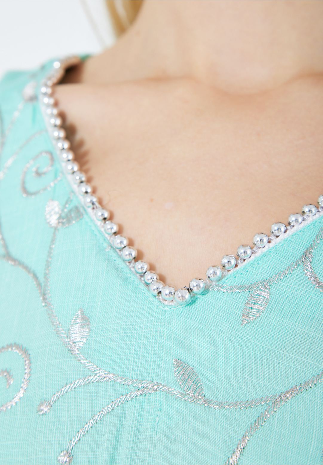 Stunning Embroidered Midi Dress With V-Neckline And Short Sleeves