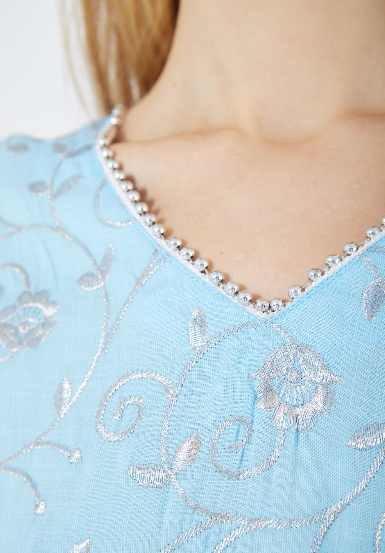 Stunning Embroidered Midi Dress With V-Neckline And Short Sleeves