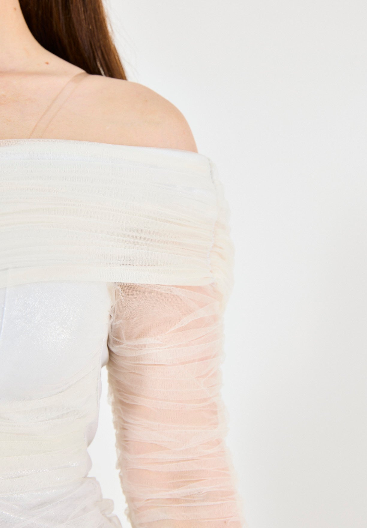 Elegant Off-Shoulder Ruched Tulle Bodycon Gown