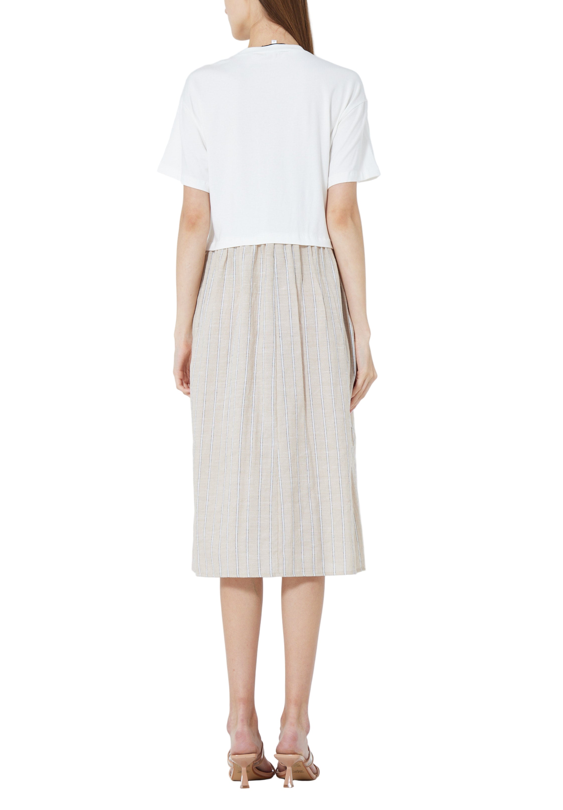 Simple And Elegant Midi Dress With Round Neckline With Short Sleeves