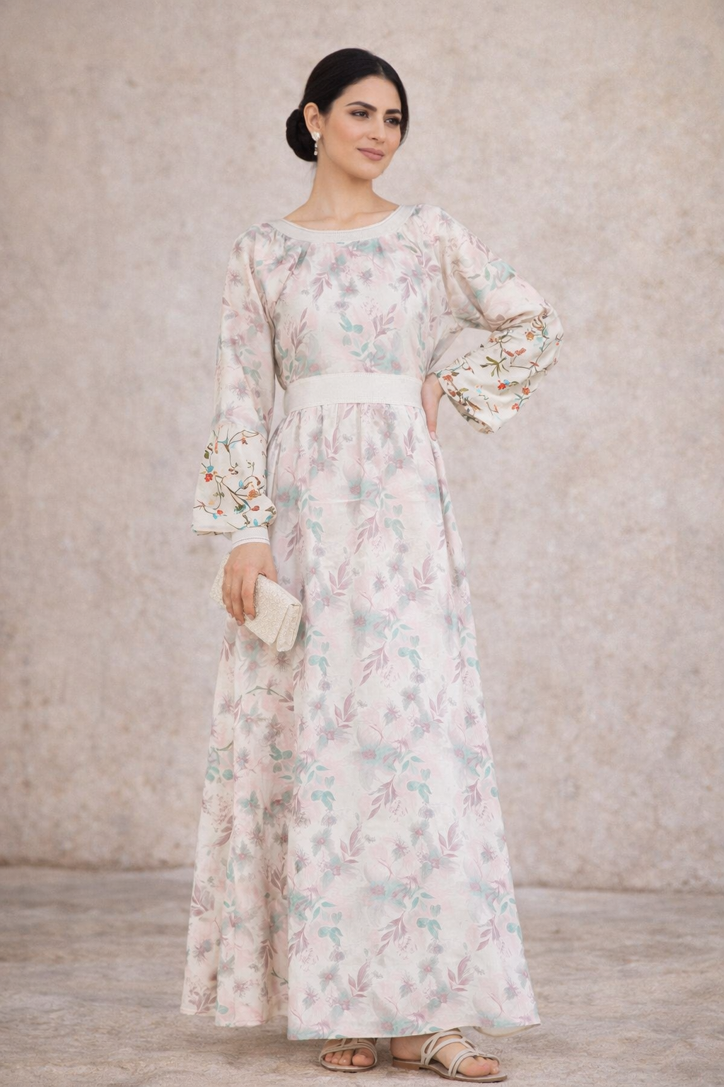 Beautiful Printed Long Dress With Round Neckline And Long Sleeves