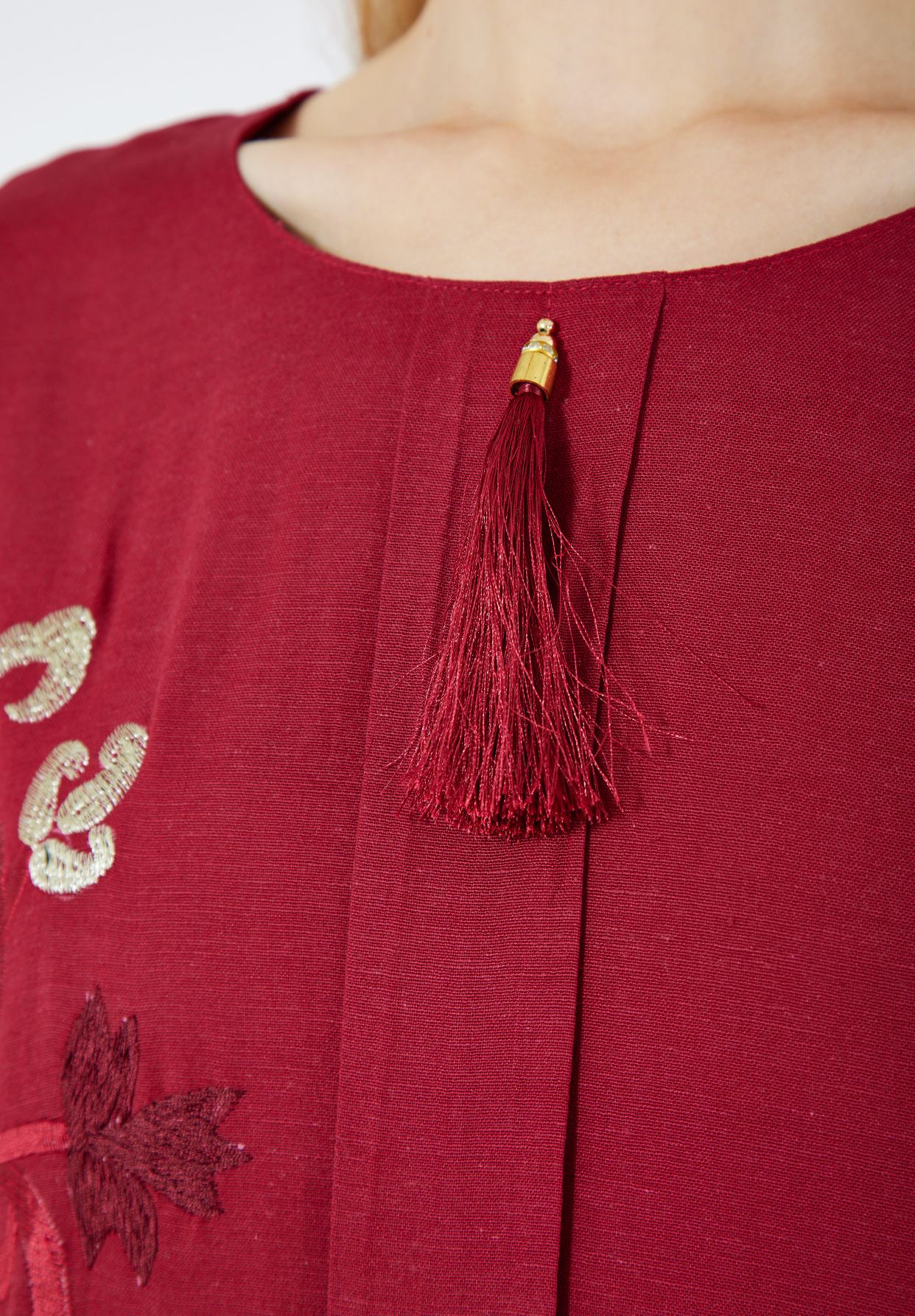 Beautiful Embroidered  Long Dress With Round Neckline And Long Sleeves