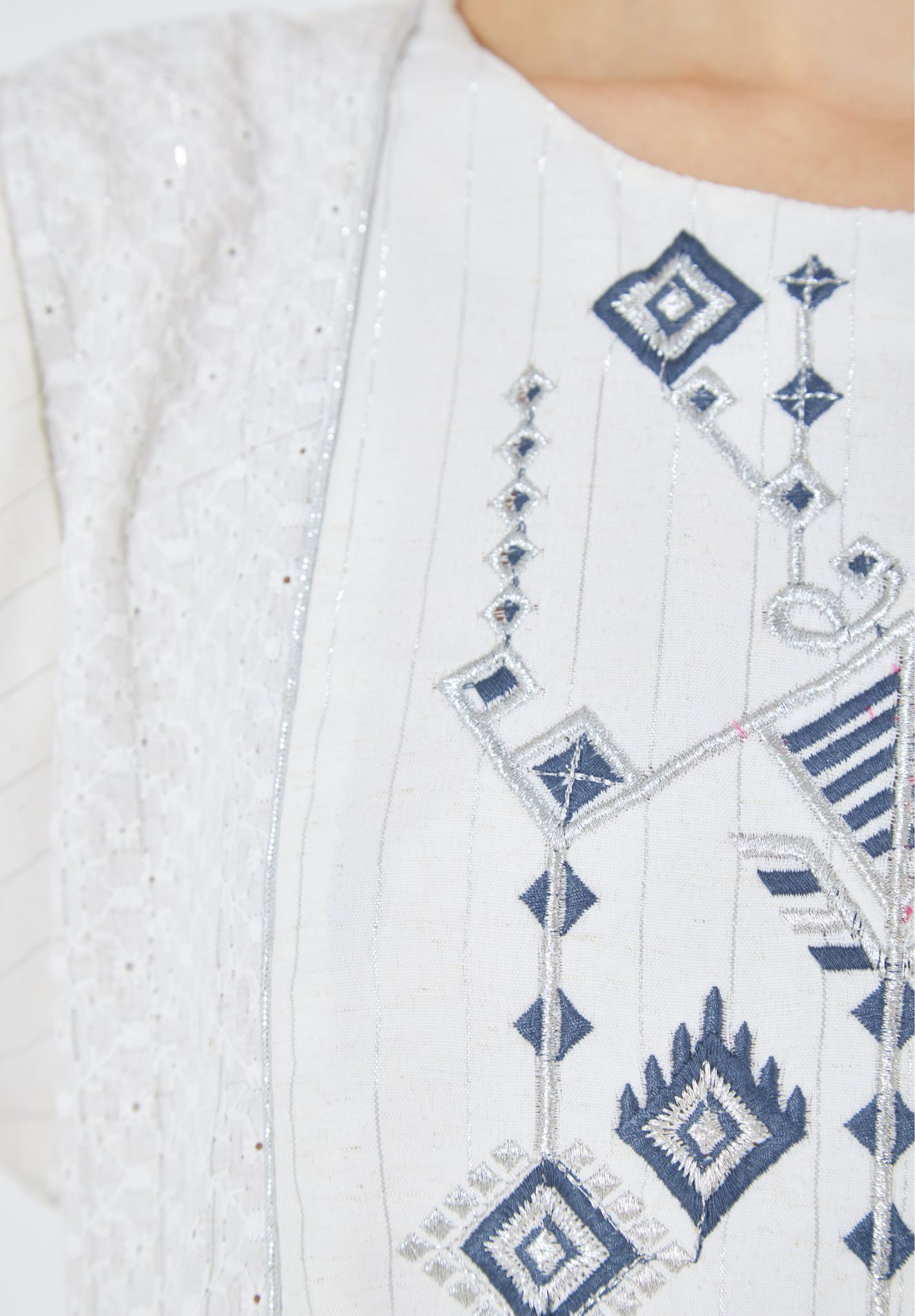 Stunning Embroidered Long Dress With Round Neckline And Long Sleeves