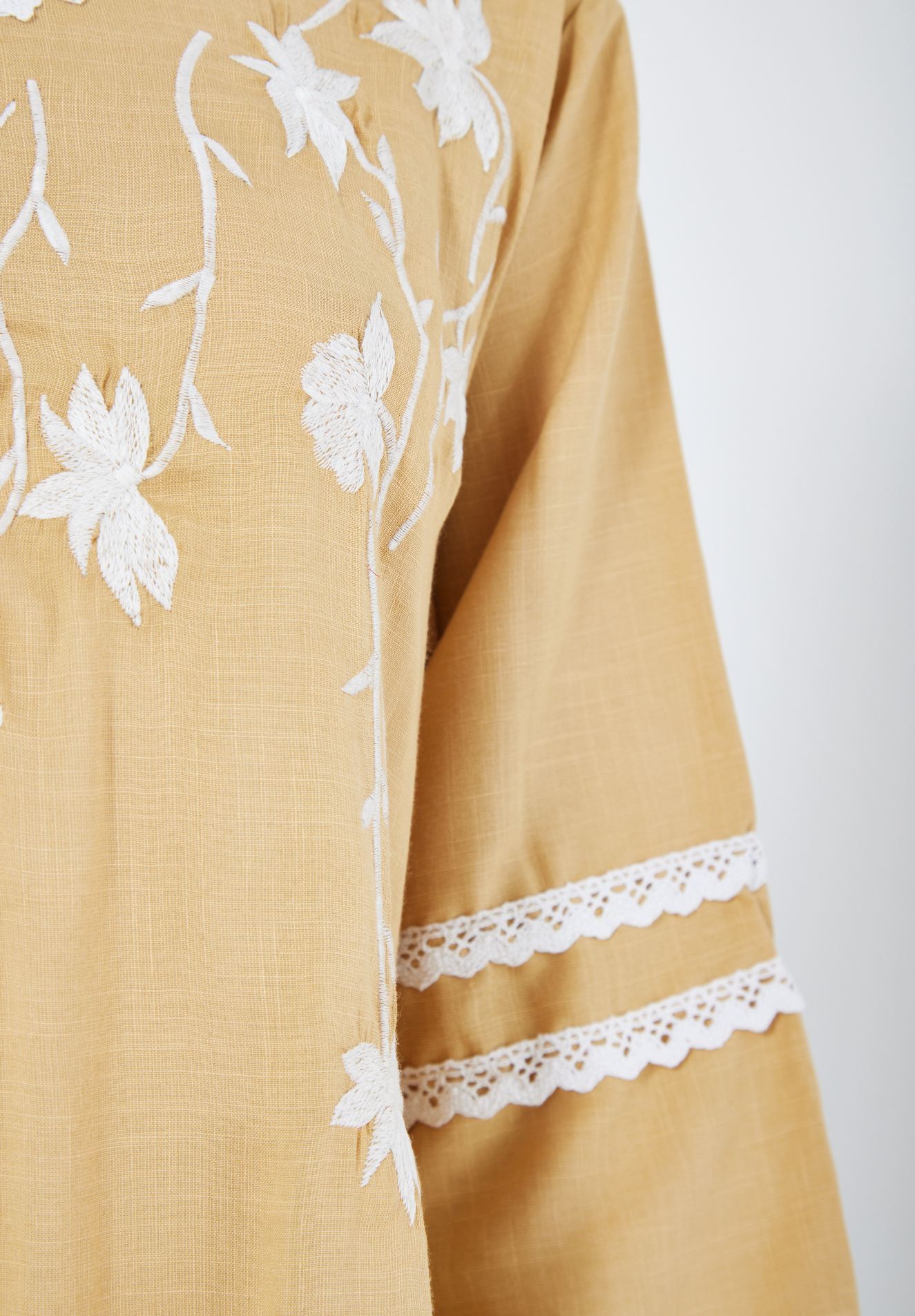 Beautiful Printed Midi Dress With V-Neckline And Flared Sleeves