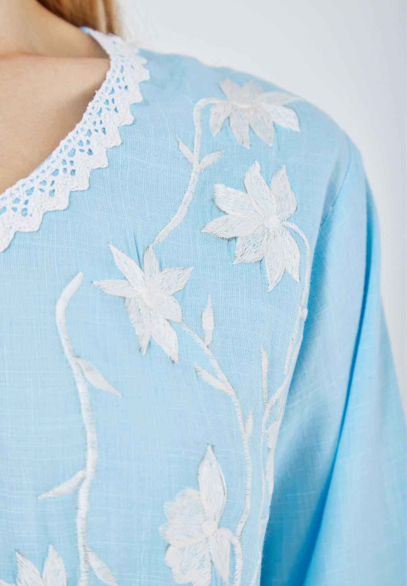Beautiful Printed Midi Dress With V-Neckline And Flared Sleeves