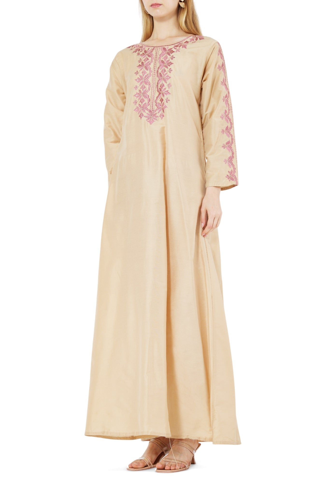Beautiful Embroidered Taffeta Long Dress With Round Neckline And Long Sleeves