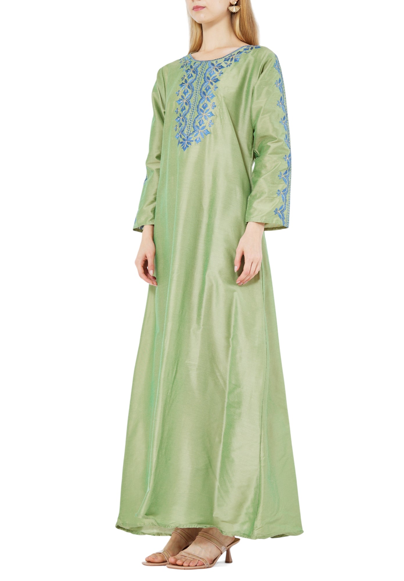 Beautiful Embroidered Taffeta Long Dress With Round Neckline And Long Sleeves