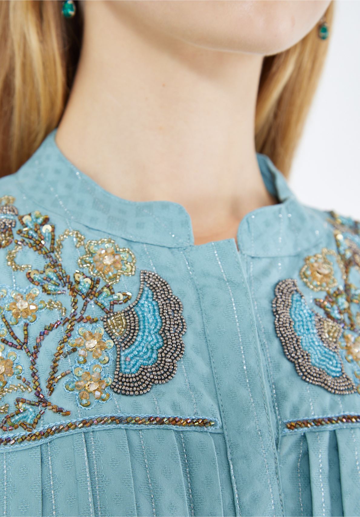 Beautiful Embroidered Pleat Detailed Long Dress with Round Neckline And Long Sleeves