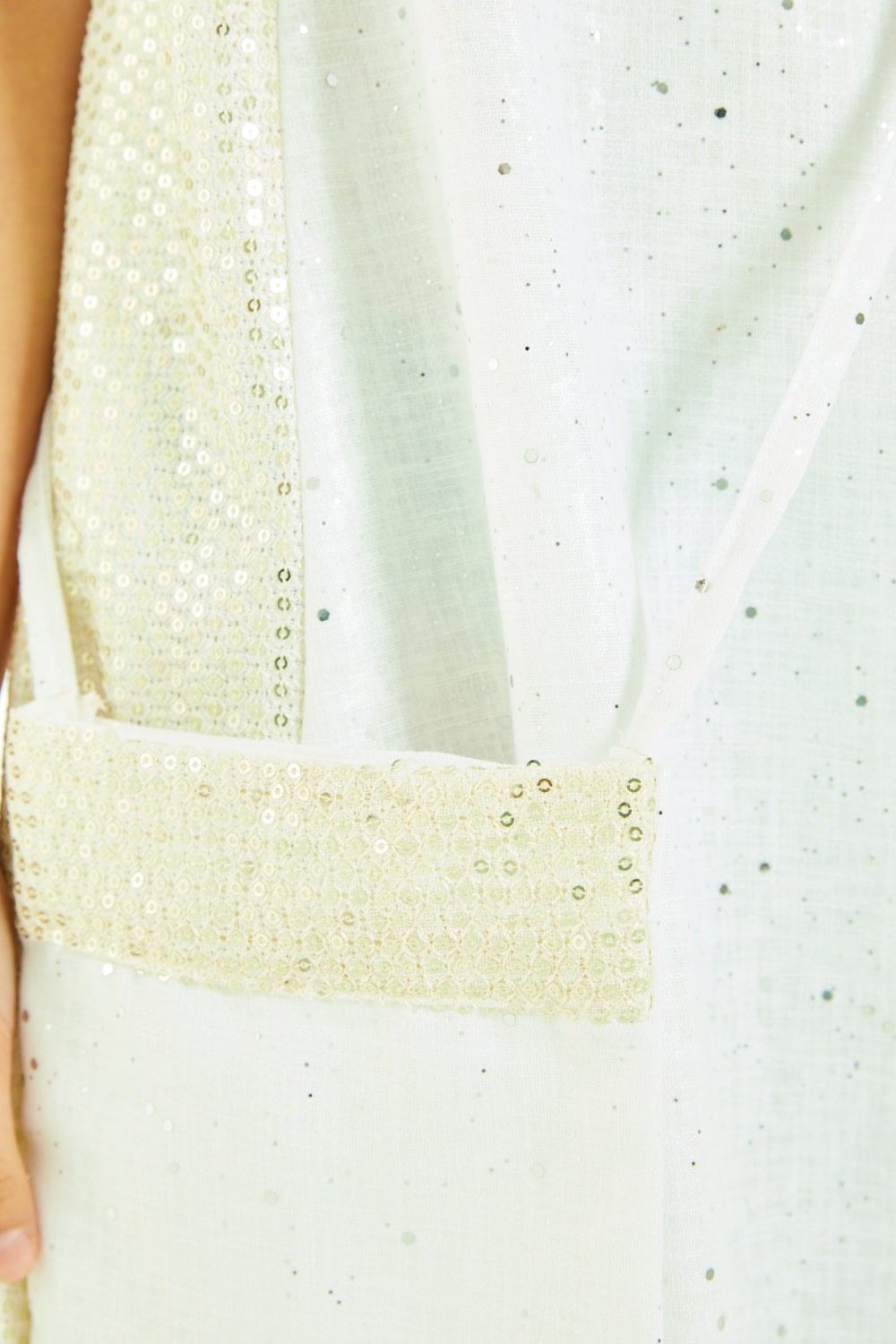 Shimmer Texture Collared Jalabiya with Crossbody Bag