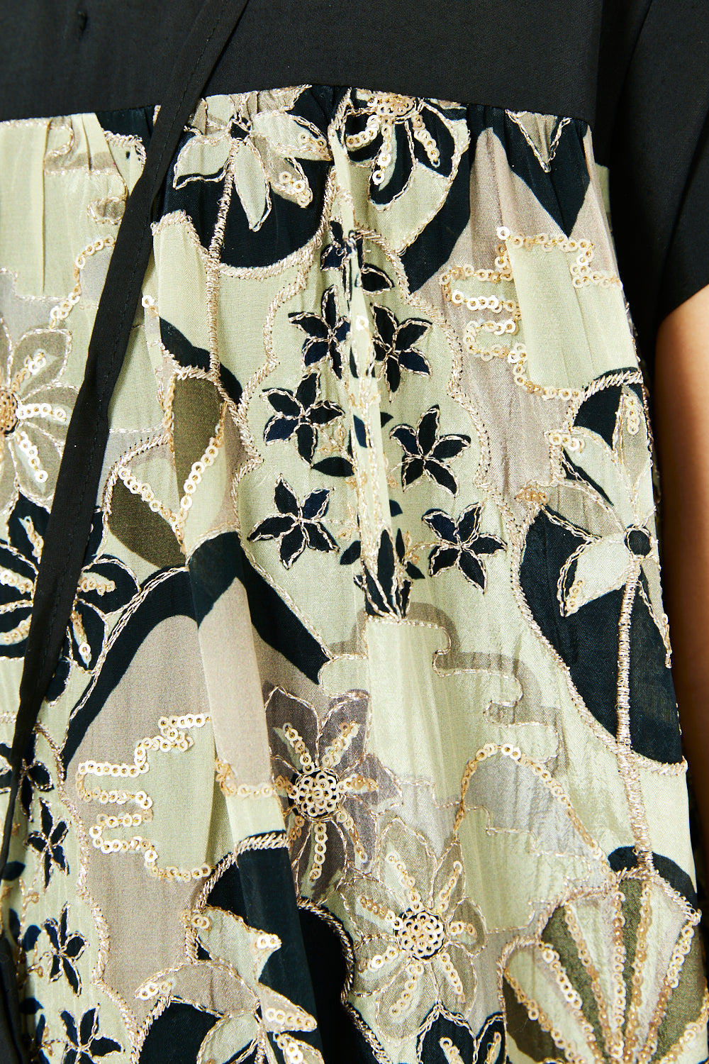 Color-Blocked Floral Motifs Embellished Jalabiya