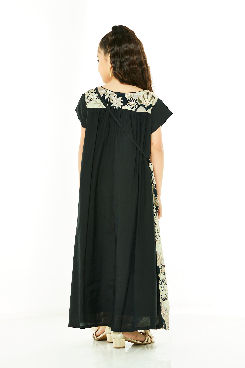 Color-Blocked Floral Motifs Embellished Jalabiya