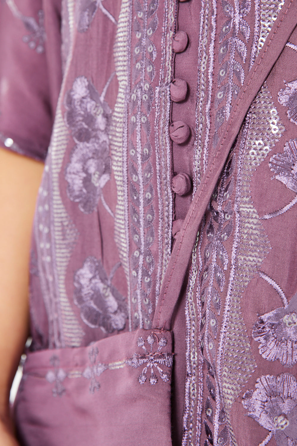 Soft Bloom Embroidered Button-Detail Jalabiya with Crossbody Bag