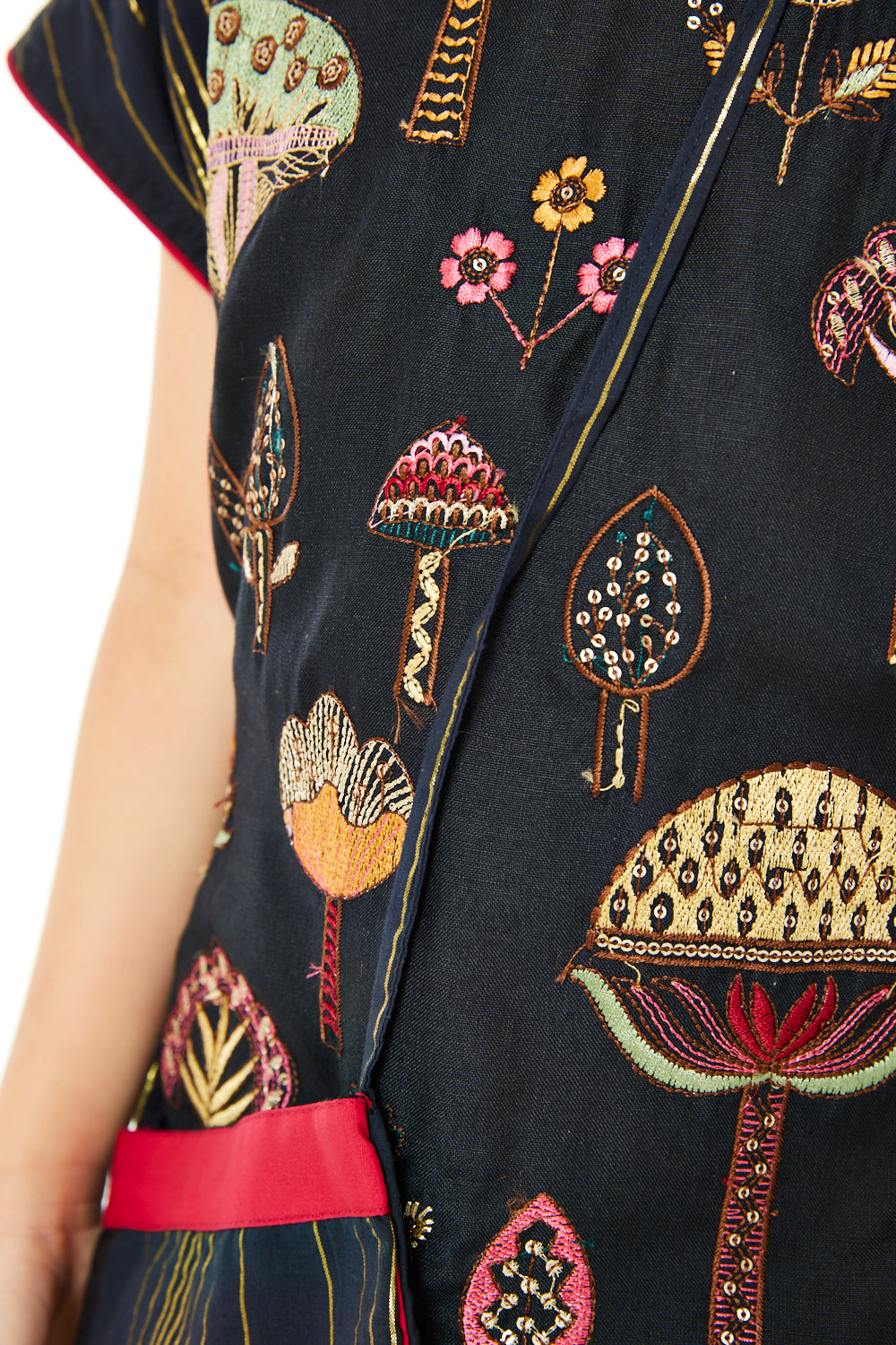 Whimsical Folk Embellished Jalabiya with Crossbody Bag