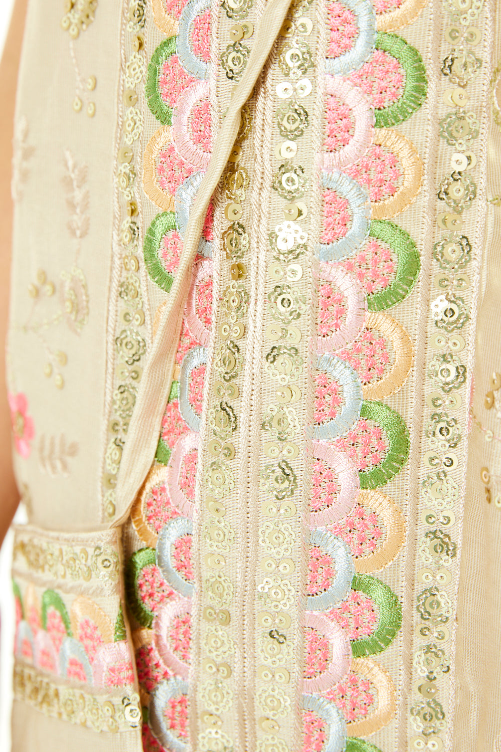 Scalloped Embroidered Panel Jalabiya with Crossbody Bag
