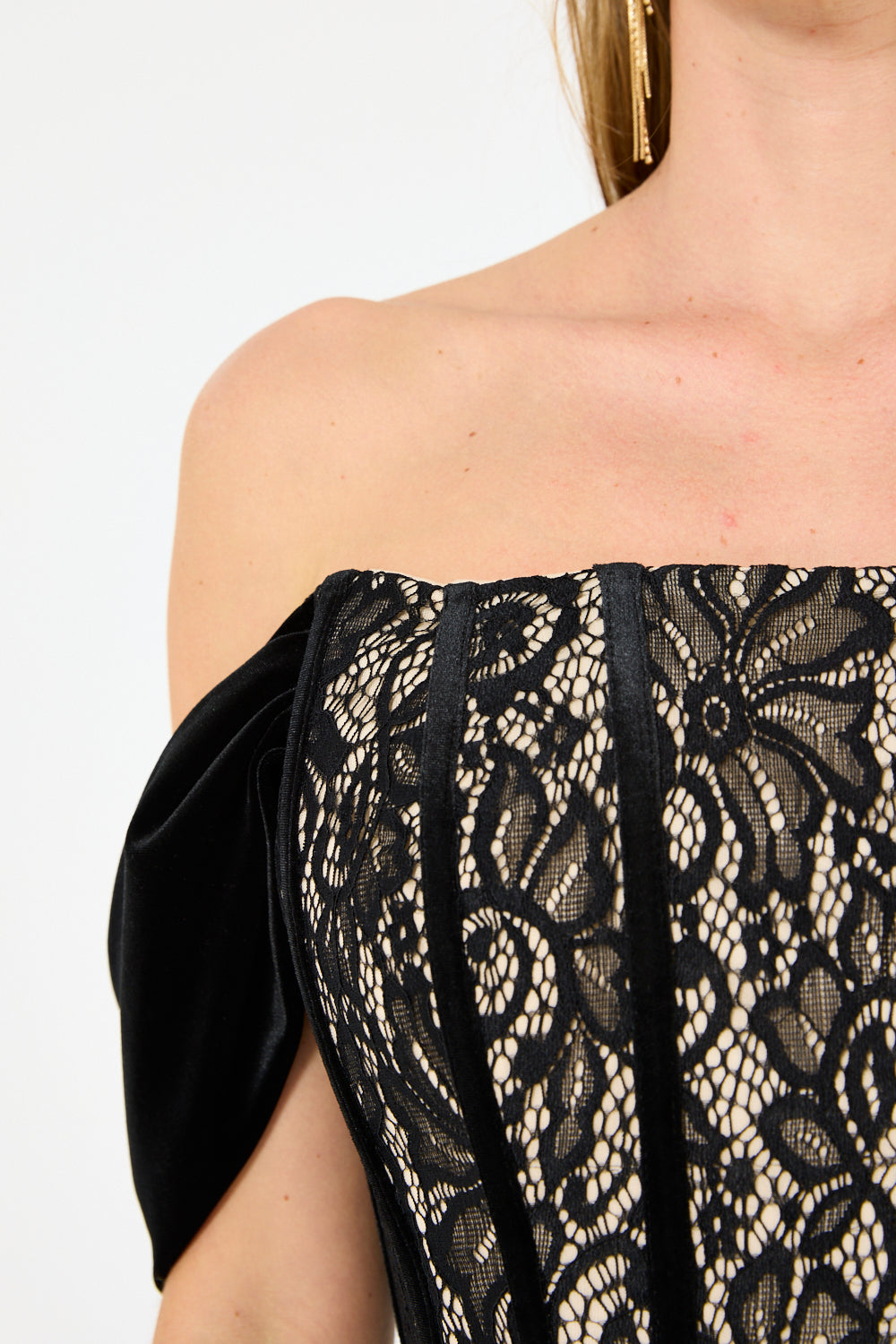 Off-Shoulder Lace Panel Sculpted Hip Draping Dress