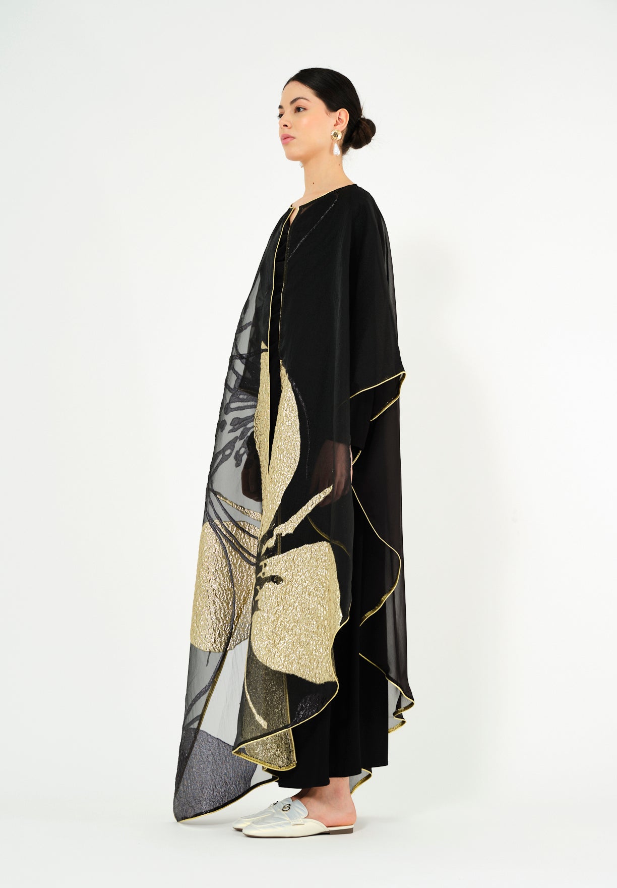 Beautiful Metallic Shaded Jalabiya With Round Neckline With Half Sleeves